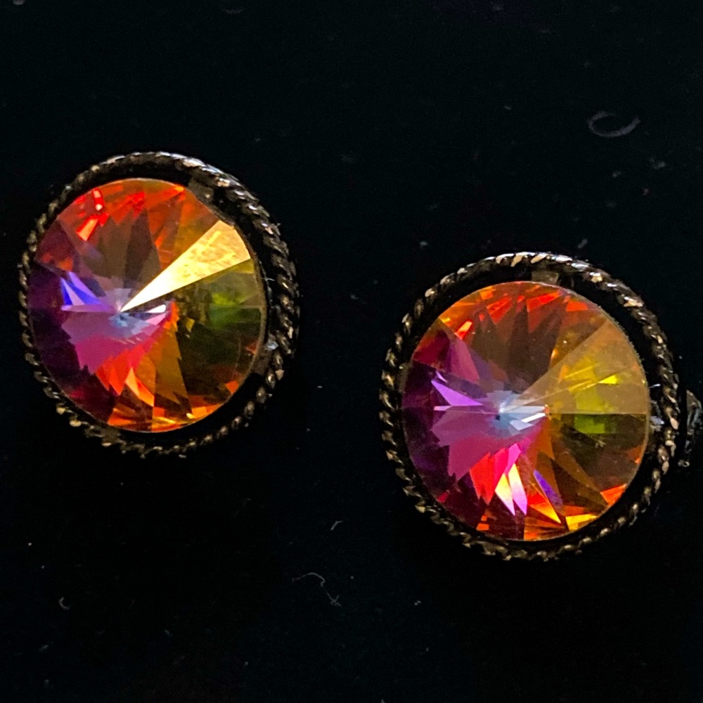 Fantastic vintage Rivoli rainbow volcano crystal clip on earrings